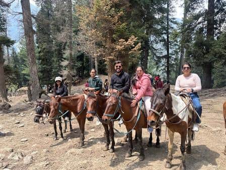 पहलगाम में मौजूद मदान परिवार