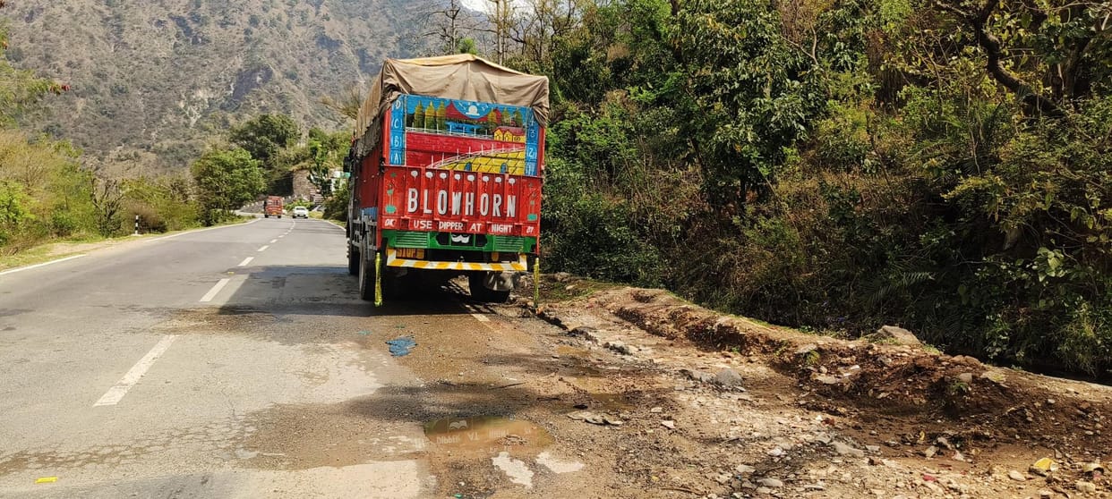 Vehicles is Washed On Road
