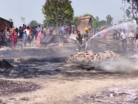 12 houses burnt to ashes in the fire