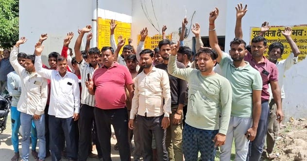 Consumers troubled by power cuts surrounded the power substation