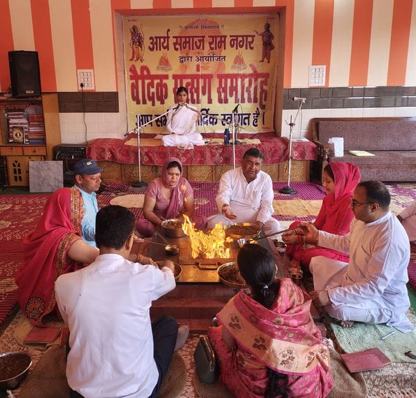 By living life according to the Vedas, a person achieves the highest peak of life: Darshanacharya