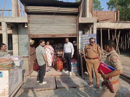 Four businessmen arrested for illegal refilling of domestic gas