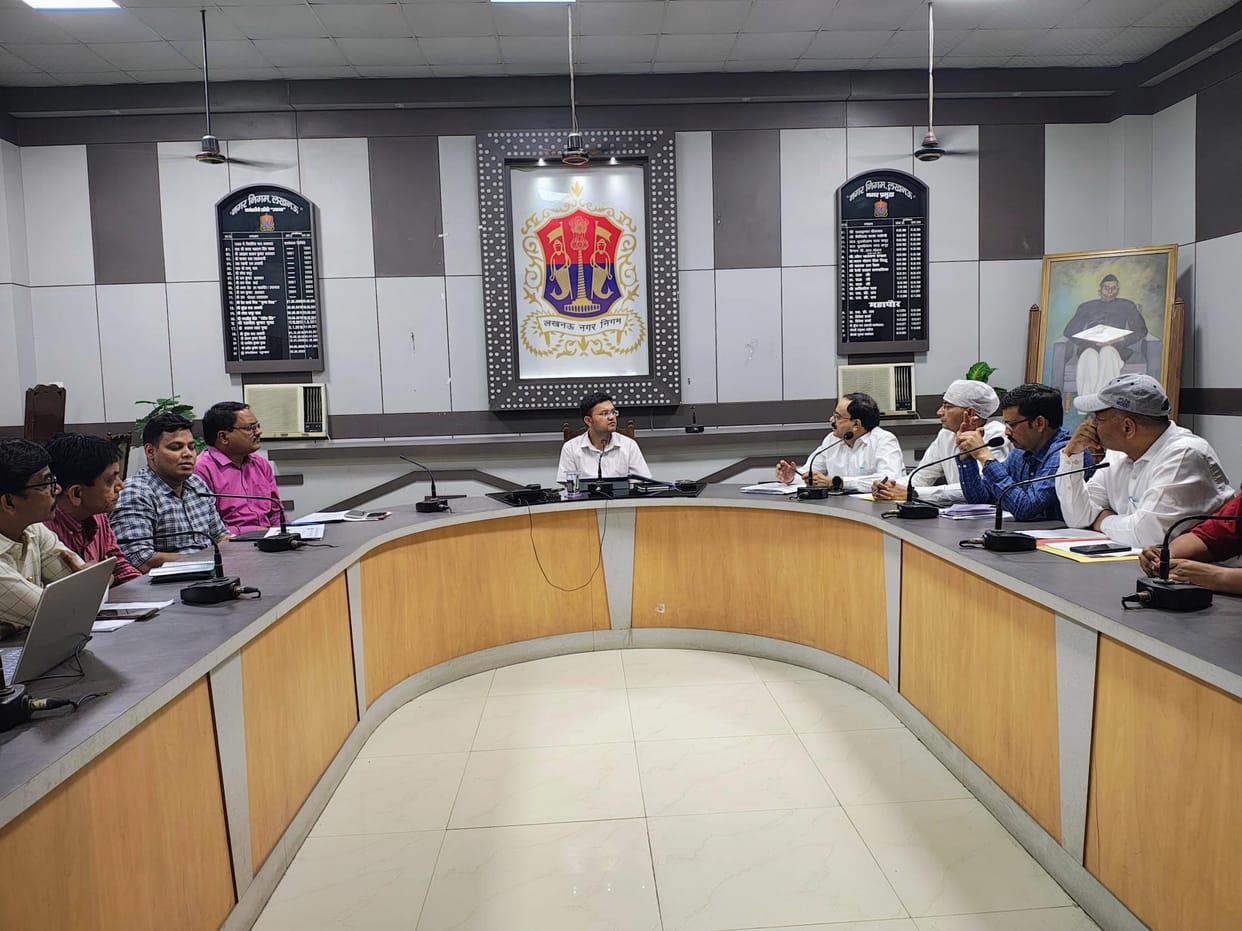 The new Municipal Commissioner was seen in a tough mood in the first meeting itself