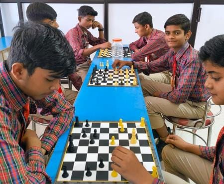 Students played a checkmate match in the chess championship