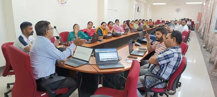 Panchayat secretaries of development block Nadaun took training