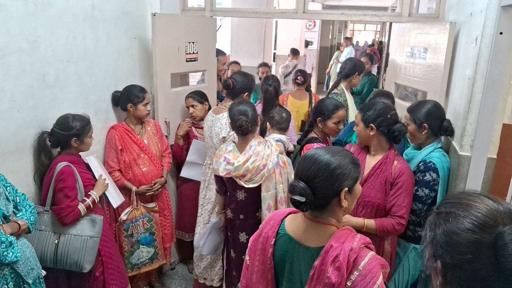 Doctors not found in Gynecology OPD in Jogindernagar