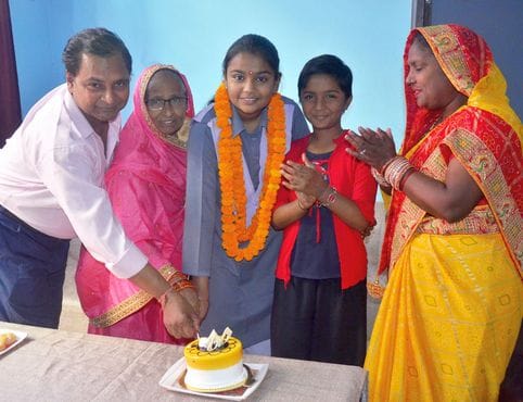 Amar Ujala felicitated the meritorious students by cutting a cake