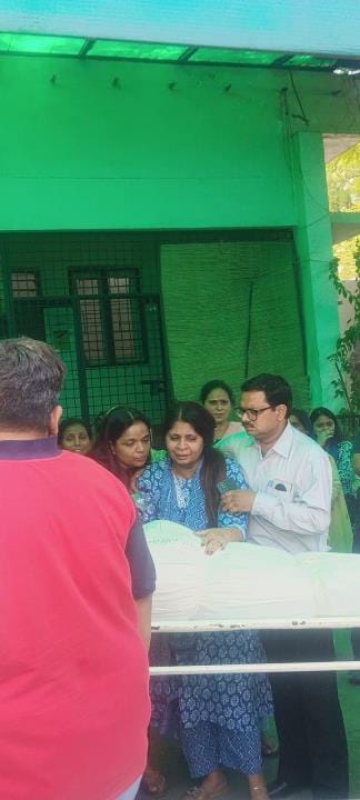 The news of husband's death was not given to the wife, she is fighting for her life in the hospital