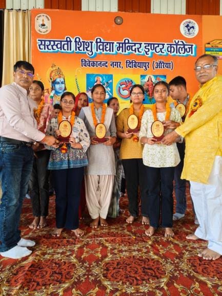 Welcoming the meritorious students, enthusiasm from school to home