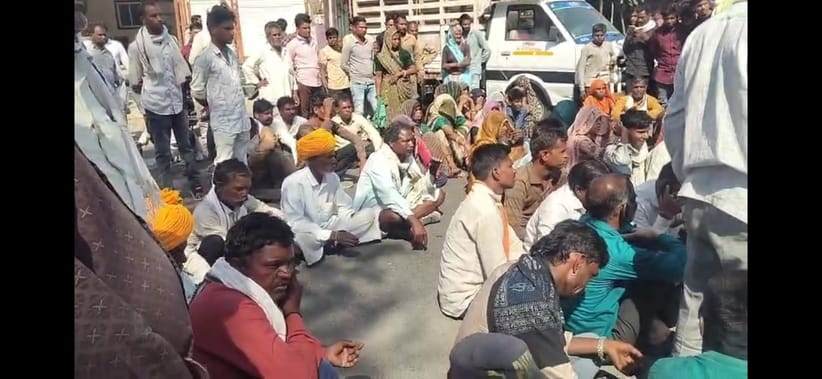 Dhar News: Demonstration in front of Rajod police station for action on murder