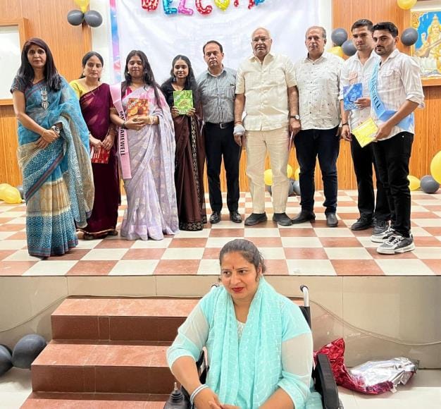 Kuldeep and Ekta became Mr. and Miss Farewell in the farewell ceremony