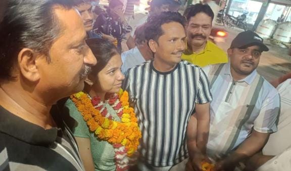 Brilliant Muskan who passed UPSC was welcomed
