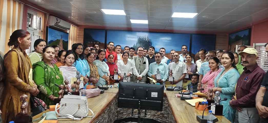 TB free campaign... Assistant Commissioner gave silver and bronze awards to 43 TB free panchayats