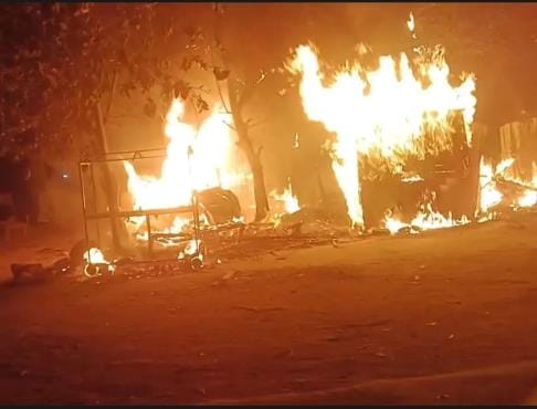 Eight kiosks turned to ashes at Maijapur crossing