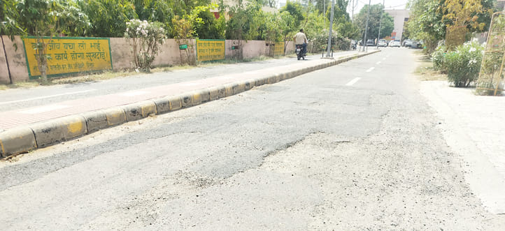 Public is troubled due to broken road at the entrance of Mini Secretariat