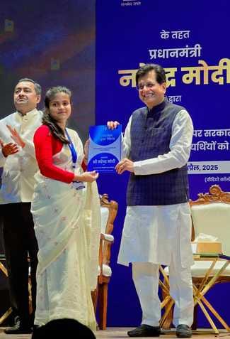 Saloni Singh, daughter of Bhatu community became Custom Inspector