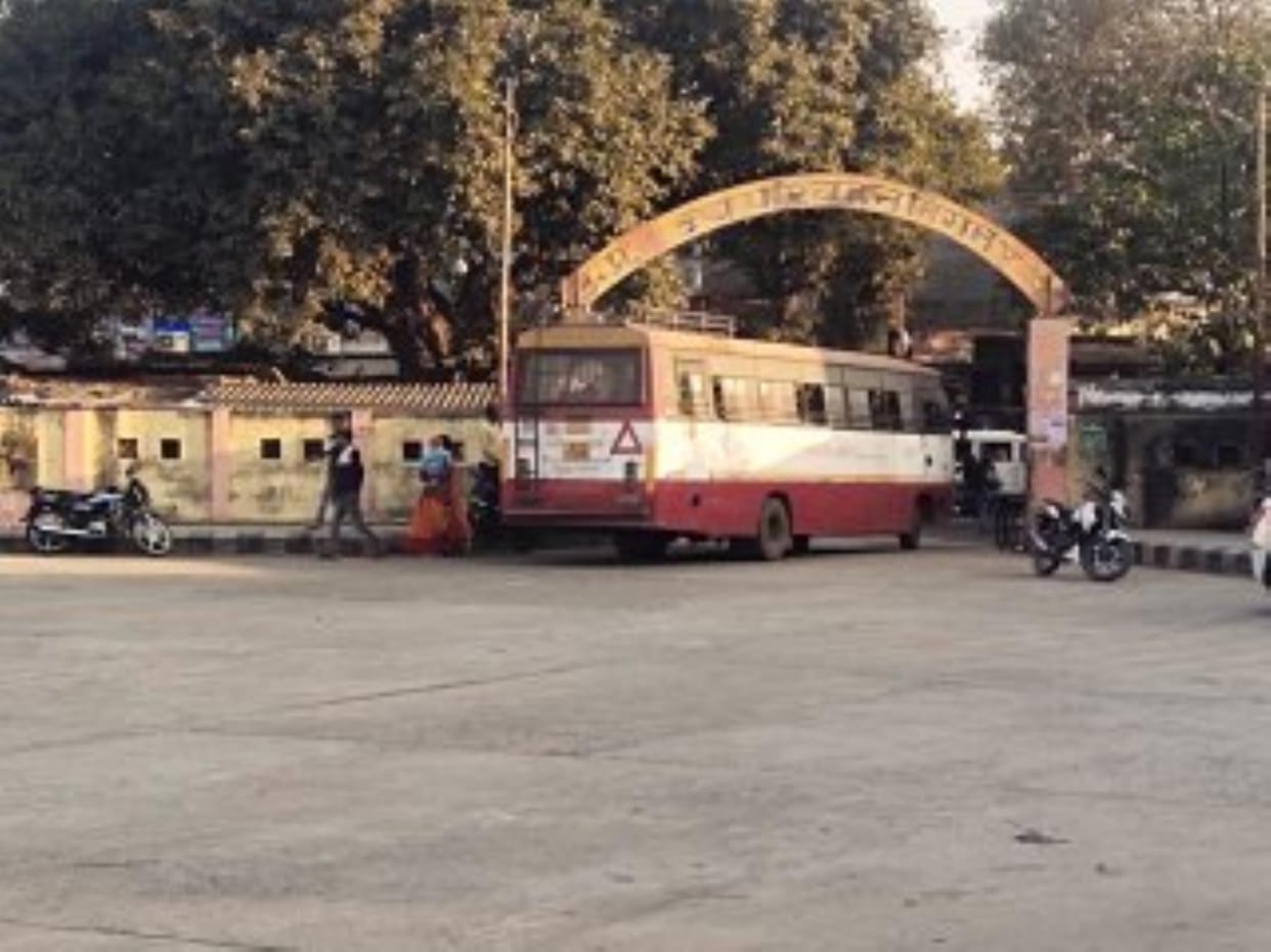 Trouble increased due to closure of Lucknow-Kanpur bus service