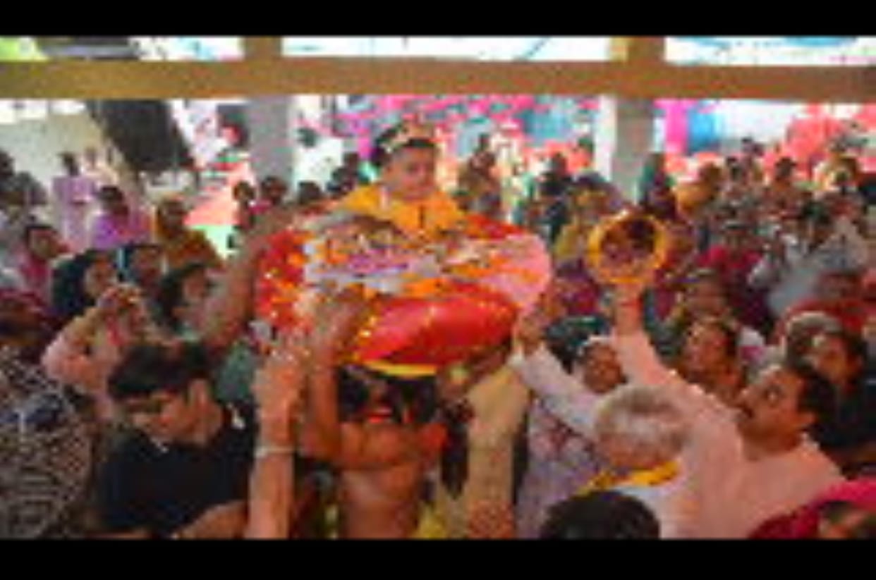 The joy of Shri Krishna's birth, the pandal resonated with congratulatory songs and cheers
