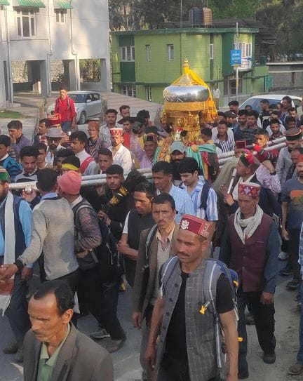 Dev Vishnu Matloda left for Manikaran for holy bath
