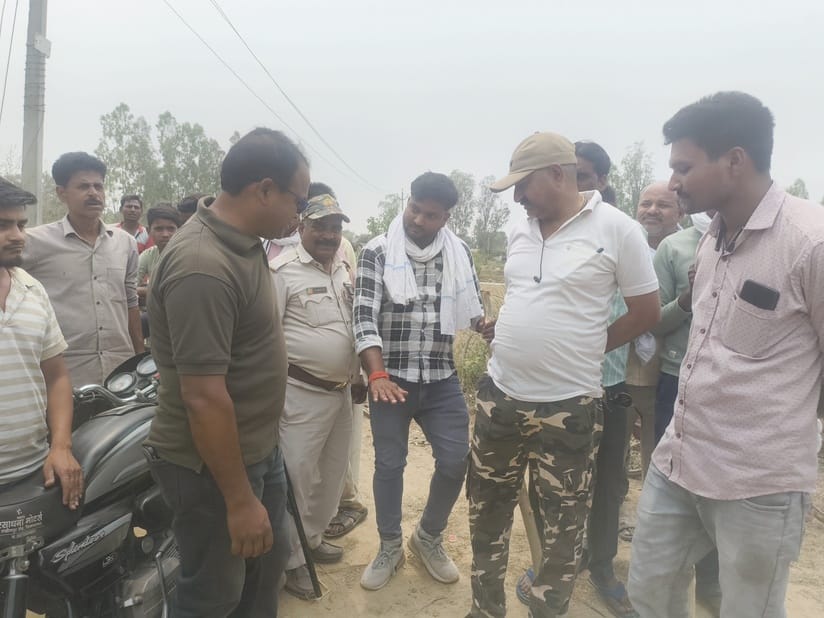 There was a stampede after seeing the tiger, the watcher fell and got injured