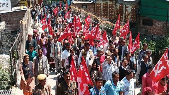 In Aani, Kisan Sabha took out a rally against eviction from occupied land