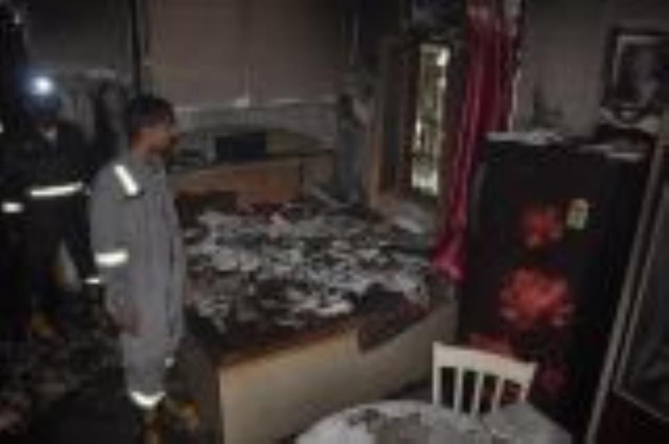 Fire broke out on the fourth floor of the apartment, four students got trapped