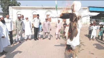 Condemning the terrorist attack, an effigy was burnt
