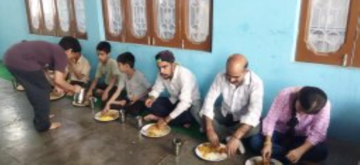 Bhandara in Geeta Bhawan