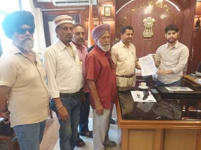 Demand to give five bighas of land to landless farmers