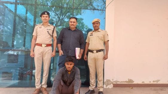The accused of cheating by pretending to be informed has been arrested