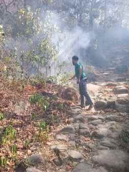 The flames of fire reached from Surani to Tedha Mandir
