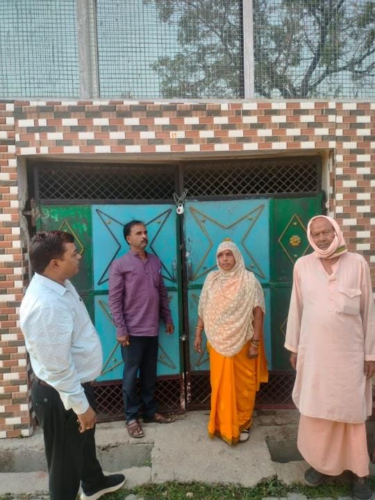 Nodal officer sealed the shop of a quack
