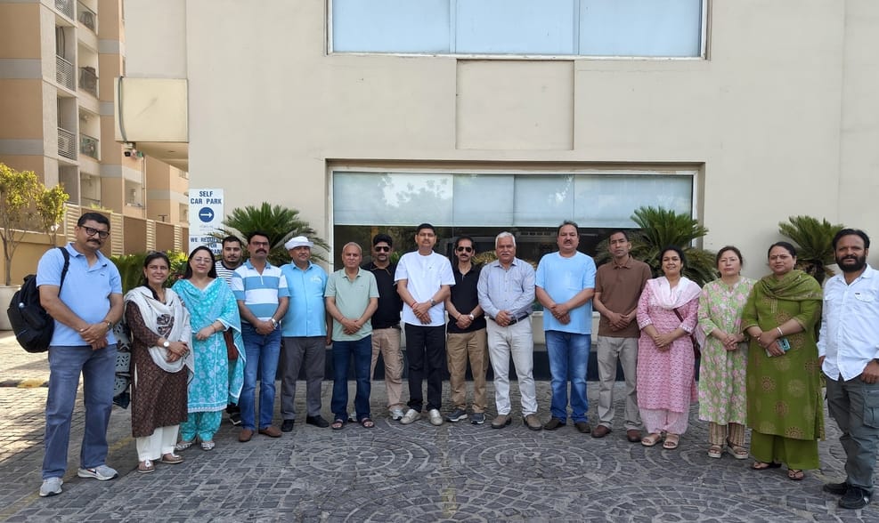School head reached Gujarat to understand innovation in education