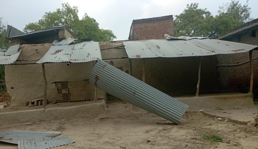 Drizzle with strong wind, farmers became restless