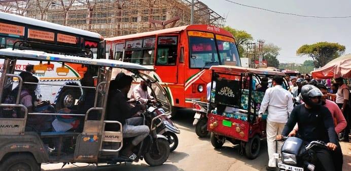 Action on e-rickshaws, yet people are facing traffic jam
