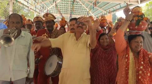 A grand Kalash Yatra was carried out before the installation of the idol