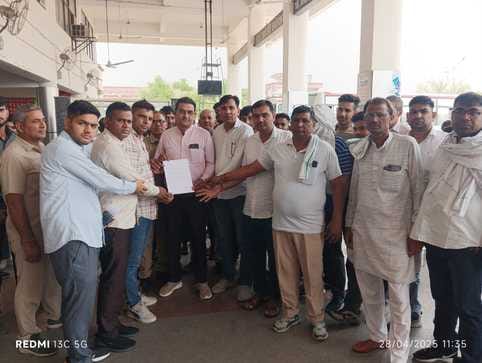 Demand to include ten thousand roadways buses in the state's fleet, employees demonstrated