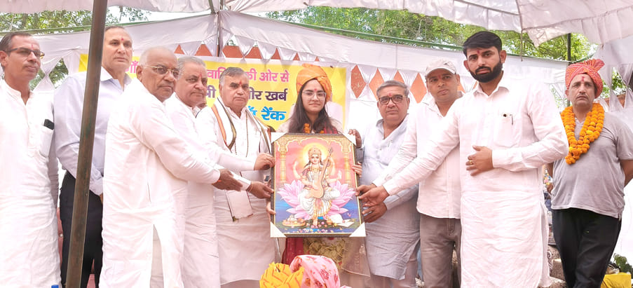 Simran was welcomed with a garland of currency notes when she reached her native village