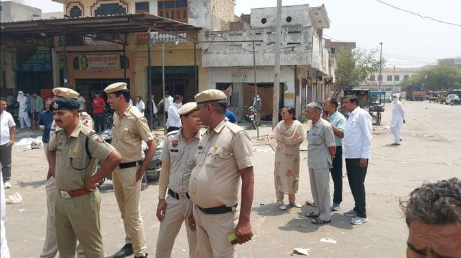 Illegal shops in vegetable market demolished
