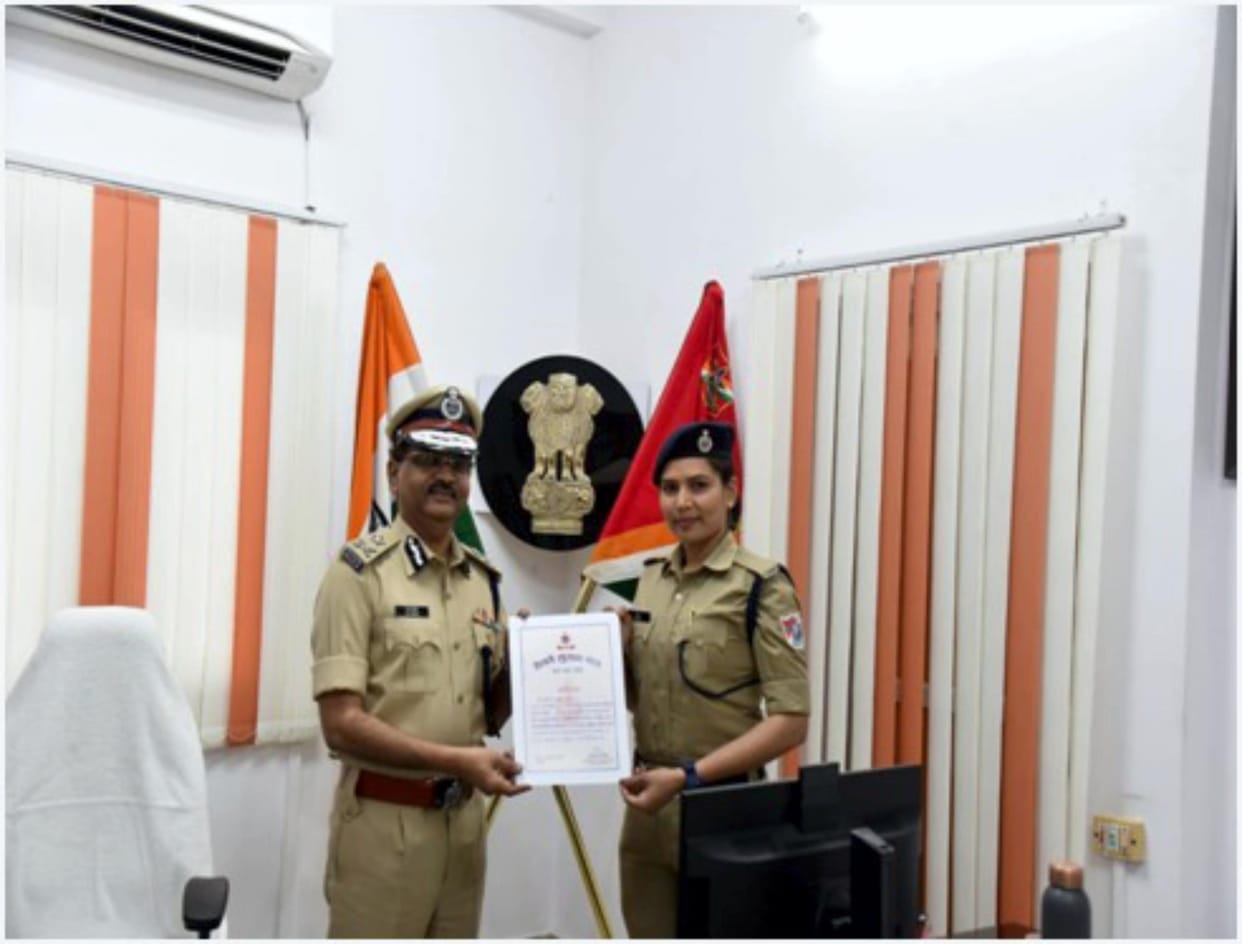RPF constable honoured for making delivery in train