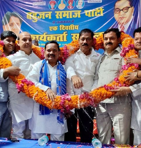 Former Congress leader Atif Khan joined BSP along with hundreds of supporters