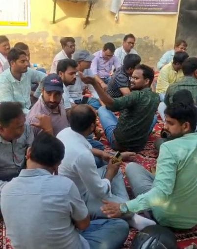 JE union protested against the transfer of fellow workers
