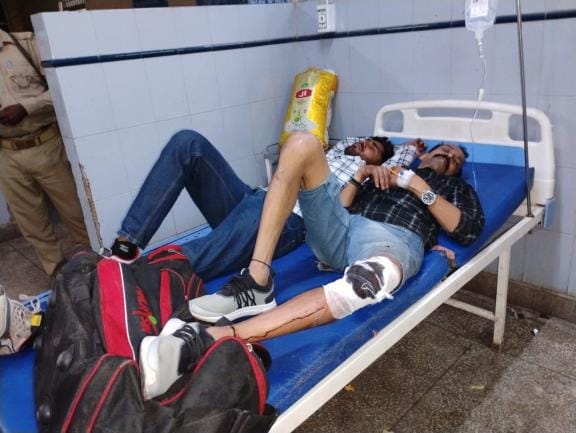 The arrangements of the medical college were exposed, the injured were neither treated nor examined