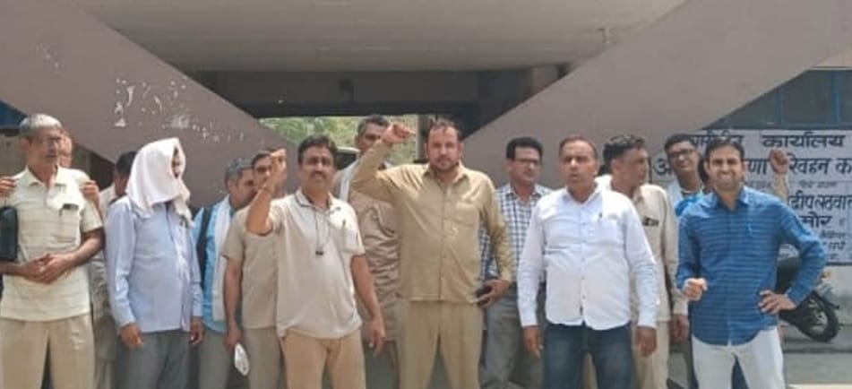 Demonstration against the decision to give permits to private buses