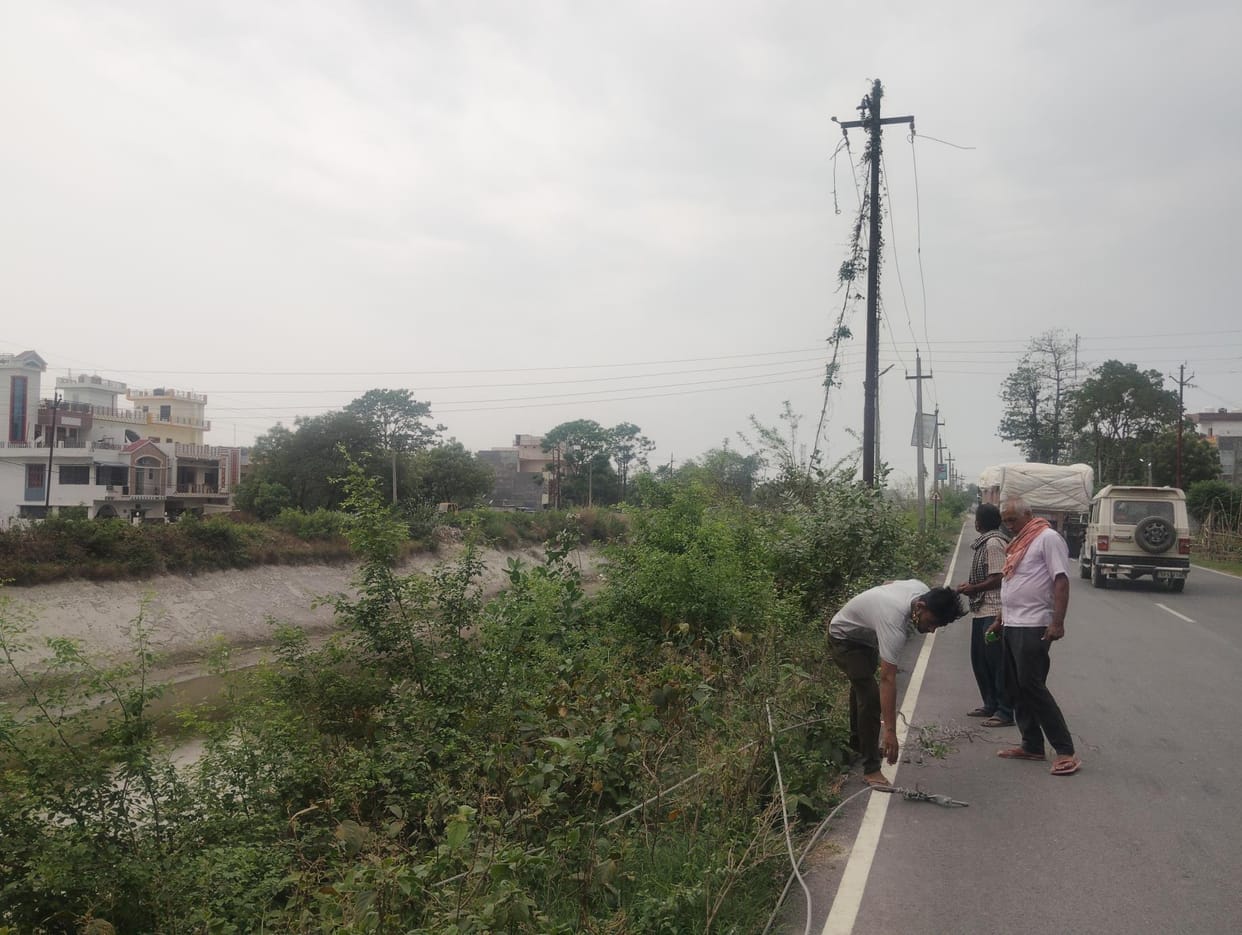 Wires and poles were broken in the storm, power supply to 400 villages including the city was disrupted