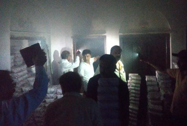 Fire broke out in a bangle warehouse, controlled with the help of municipal corporation tanker
