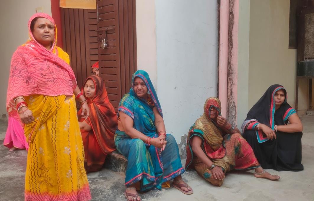 Amethi resident couple died in a road accident, son and daughter-in-law's condition is critical