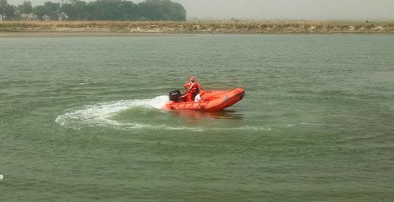SDRF team entered Ganga to search for the girl, no clue