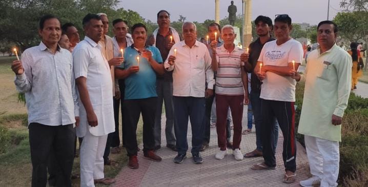 Tribute paid to the martyrs of Pahalgam by taking out a candle march
