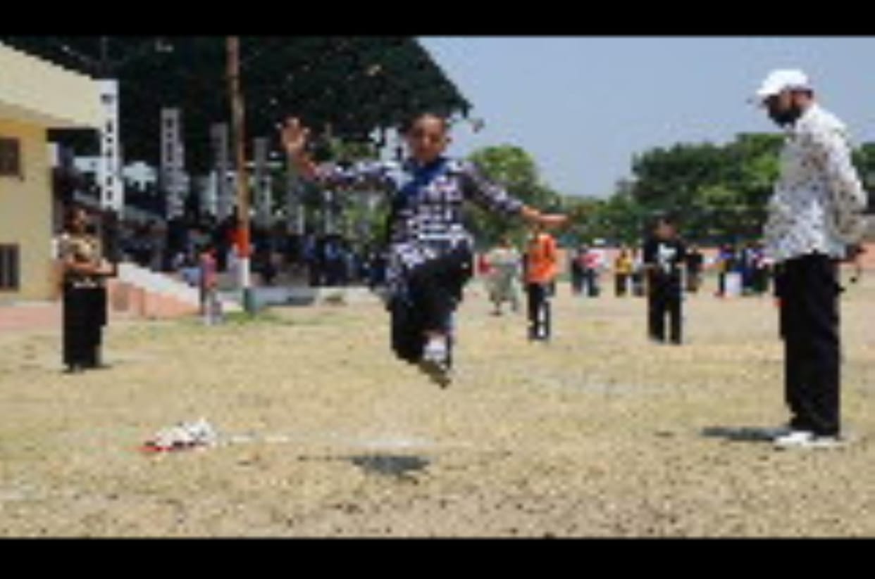 Avantika of DAV School Lachhipur won the 100 meter race